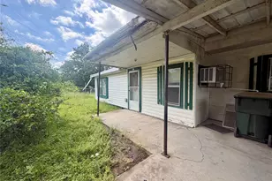 808 W Boundary St, Giddings, TX 78942 - Photo 19