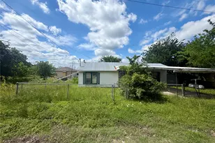 808 W Boundary St, Giddings, TX 78942 - Photo 21