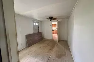 808 W Boundary St, Giddings, TX 78942 - Photo 13