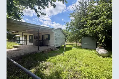 808 W Boundary Street, Giddings, TX 78942 - Photo 17