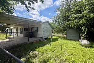 808 W Boundary St, Giddings, TX 78942 - Photo 17