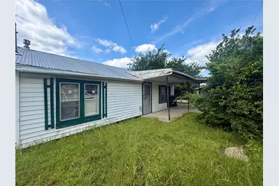808 W Boundary Street, Giddings, TX 78942 - Photo 17