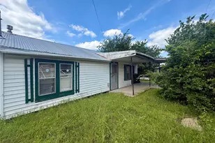 808 W Boundary St, Giddings, TX 78942 - Photo 17
