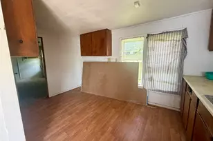 808 W Boundary St, Giddings, TX 78942 - Photo 9