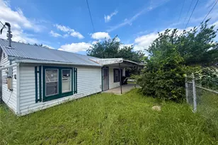 808 W Boundary St, Giddings, TX 78942 - Photo 15