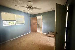 808 W Boundary St, Giddings, TX 78942 - Photo 5