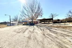 1116 E US Hwy 90 Hwy, Waelder, TX 78959 - Photo 1