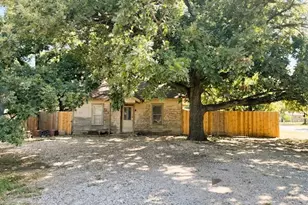 443 W Jackson St, Bartlett, TX 76511 - Photo 9