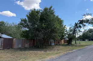 443 W Jackson St, Bartlett, TX 76511 - Photo 17