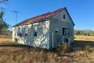 000 S Carter Ave, Cuero, TX 77994 - Photo 3