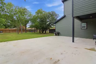 724 Ramsey Ave, Rockdale, TX 76567 - Photo 17