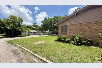 800 Otis Street, Taylor, TX 76574 - Photo 3