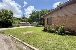 800 Otis St, Taylor, TX 76574 - Photo 3