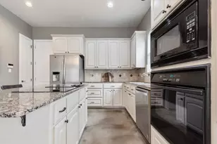6 Monarch Oaks Ln, The Hills, TX 78738 - Photo 11