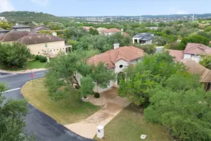 6 Monarch Oaks Ln, The Hills, TX 78738 - Photo 3
