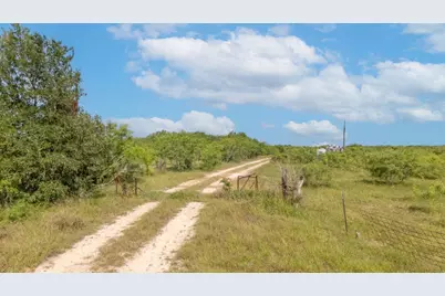 000 County Road 420, Waelder, TX 78959 - Photo 5