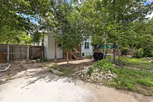 1301 Sloan St, Taylor, TX 76574 - Photo 25