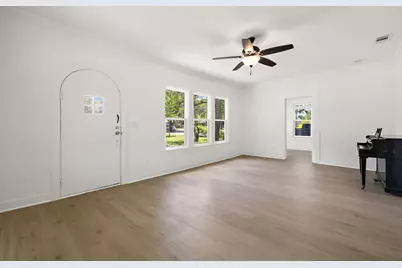 1301 Sloan Street, Taylor, TX 76574 - Photo 7