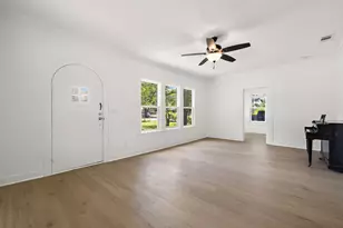 1301 Sloan St, Taylor, TX 76574 - Photo 7