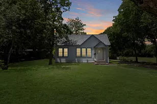 1301 Sloan St, Taylor, TX 76574 - Photo 1