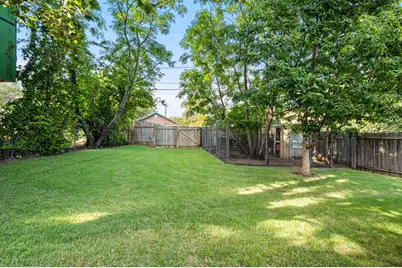2110 E 9th Street, Austin, TX 78702 - Photo 33