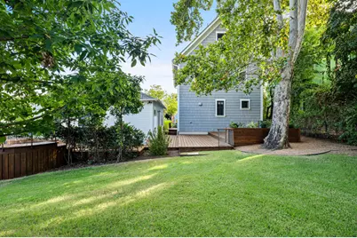2110 E 9th Street, Austin, TX 78702 - Photo 35