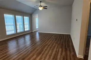 212 Los Olives Ln, Liberty Hill, TX 78642 - Photo 13