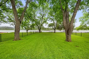 327 Meadowlakes Dr, Meadowlakes, TX 78654 - Photo 3