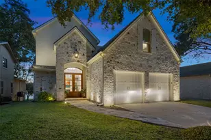 327 Meadowlakes Dr, Meadowlakes, TX 78654 - Photo 1