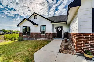 1172 Limestone Dr, Lampasas, TX 76550 - Photo 3