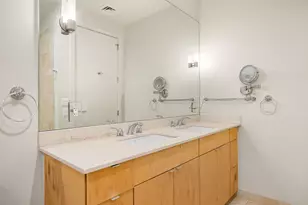 555 E 5th St, Austin, TX 78701 - Photo 25