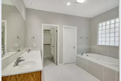 112 Twin Saddles Lane, Dripping Springs, TX 78620 - Photo 17