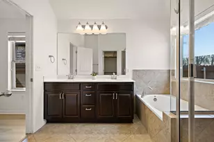 2008 Gabrielles Way, Manchaca, TX 78652 - Photo 15