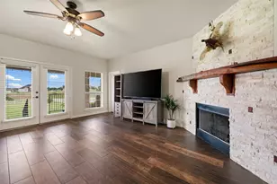 111 Lookout Cir, Hutto, TX 78634 - Photo 7