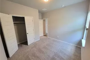 489 Unforgiven Ln, Jarrell, TX 76537 - Photo 5