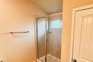 172 Onna St, Taylor, TX 76574 - Photo 9