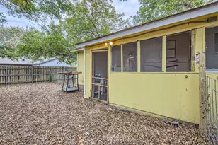 316 Plum St, Lockhart, TX 78644 - Photo 15