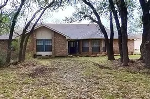 111 Clydesdale Dr, San Marcos, TX 78666 - Photo 1