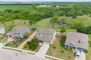 707 Liard River Rd, Hutto, TX 78634 - Photo 3
