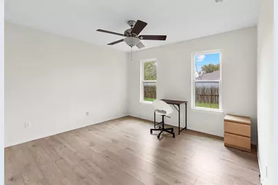 1907 W Loop #B, Austin, TX 78758 - Photo 7