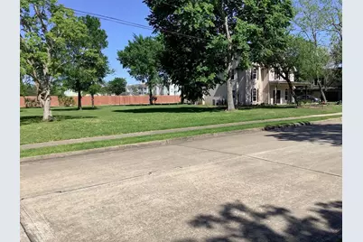 18603 Kings Lynn Street, Houston, TX 77058 - Photo 3
