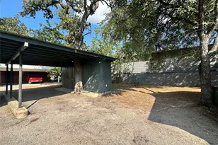 106 W 38th St, Austin, TX 78705 - Photo 17