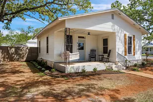 510 N Orange St, Fredericksburg, TX 78624 - Photo 3