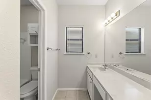 5737 N Scout Island Cir, Austin, TX 78731 - Photo 11