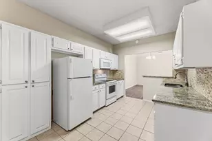 5737 N Scout Island Cir, Austin, TX 78731 - Photo 5