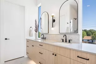 10805 Desert Trl, Austin, TX 78758 - Photo 11