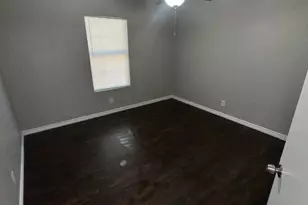 830 W Hutchins Pl, San Antonio, TX 78221 - Photo 3