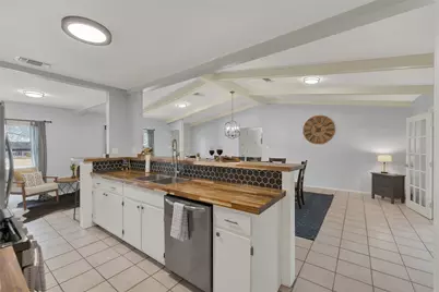 217 W Driftwood Drive, Fredericksburg, TX 78624 - Photo 11
