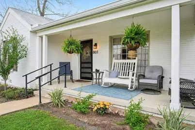 801 Bishop Street, Smithville, TX 78957 - Photo 9