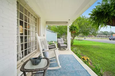 801 Bishop Street, Smithville, TX 78957 - Photo 11